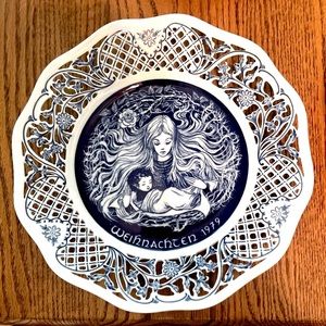 1979 Schumann Imperial Christmas Plate "Liebling" 1st Edition Kinderliebe 10.25"